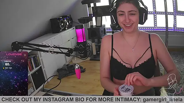 Snapshot of Gamergirl-Linela chatting on 10/20/25, 09:43 Gamergirl-Linela online show from 10/20/25, 09:43