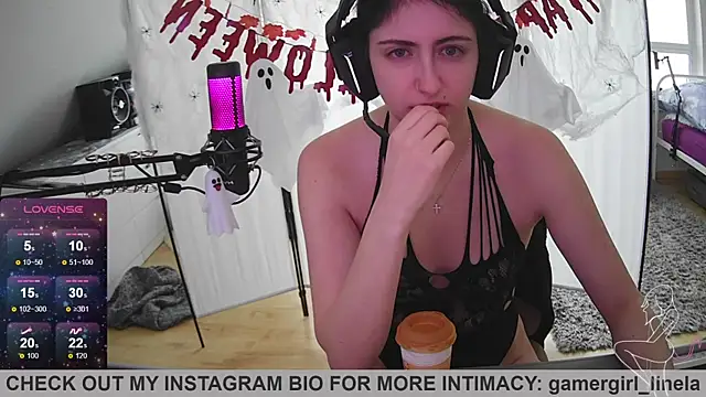 Snapshot of Gamergirl-Linela chatting on 10/24/25, 12:12 Gamergirl-Linela online show from 10/24/25, 12:12