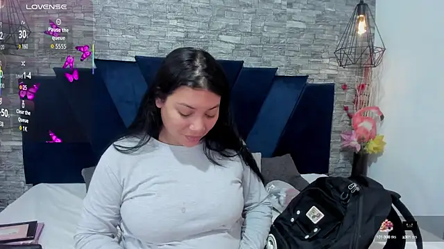 Sophia Brunett online show from 10/09/25, 12:25