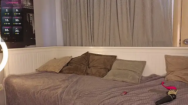 Nicole Hampton online show from 09/11/25, 02:39