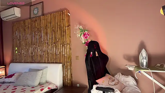 Snapshot of KannaFlirt chatting on 10/20/25, 09:32 KannaFlirt online show from 10/20/25, 09:32