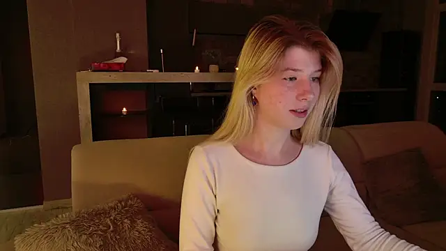 Snapshot of Bella_amory chatting on 02/11/25, 08:42 Bella amory online show from 02/11/25, 08:42