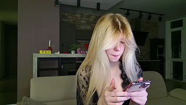 Snapshot of Bella_amory chatting on 03/05/25, 08:53 Bella amory online show from 03/05/25, 08:53