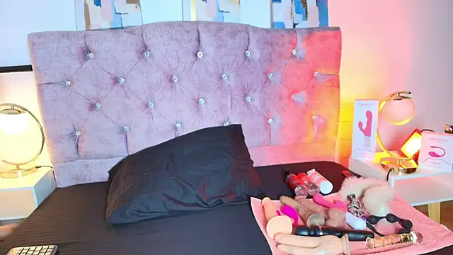 Skye Moore online show from 09/12/25, 12:38