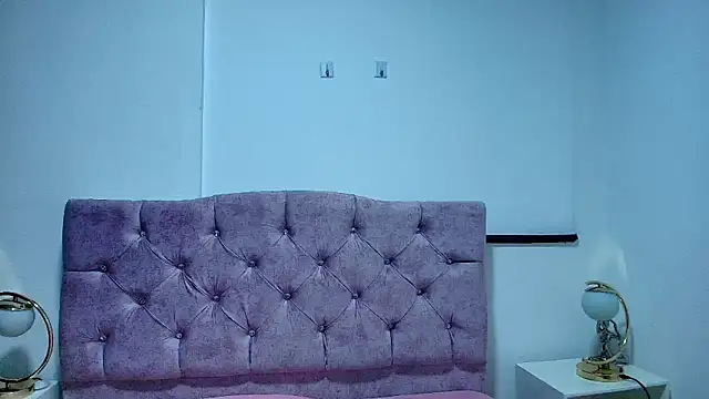 Skye Moore online show from 11/24/25, 07:02