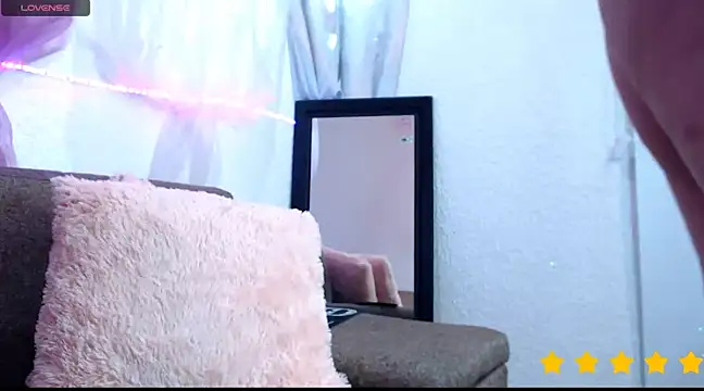 Snapshot of alisonandree chatting on 02/26/25, 04:35 alisonandree online show from 02/26/25, 04:35