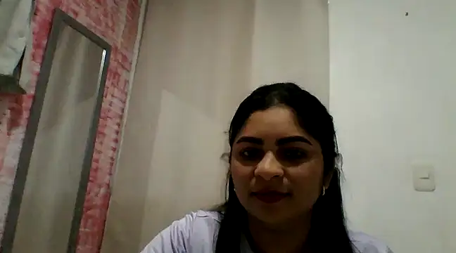 Snapshot of Tana_latin chatting on 02/08/25, 01:11 Tana latin online show from 02/08/25, 01:11