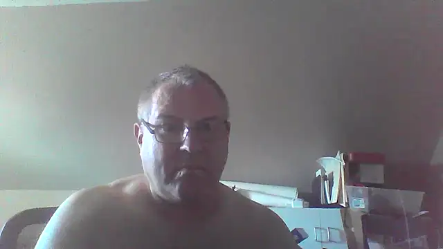 Snapshot of mkestr69 chatting on 10/10/25, 05:12 mkestr69 online show from 10/10/25, 05:12