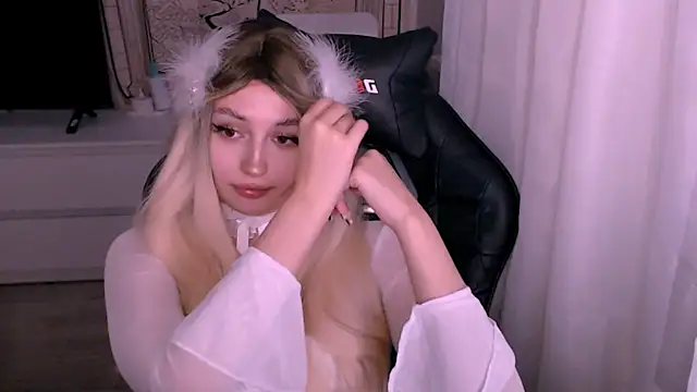 beauty blonde online show from 11/10/25, 02:10