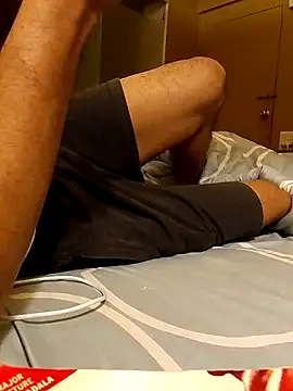 Snapshot of crazyfreaking chatting on 10/22/25, 12:00 crazyfreaking online show from 10/22/25, 12:00