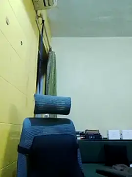 Snapshot of crazyfreaking chatting on 11/15/25, 09:21 crazyfreaking online show from 11/15/25, 09:21