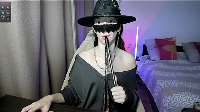 Snapshot of holyharlot chatting on 03/11/25, 02:18 holyharlot online show from 03/11/25, 02:18