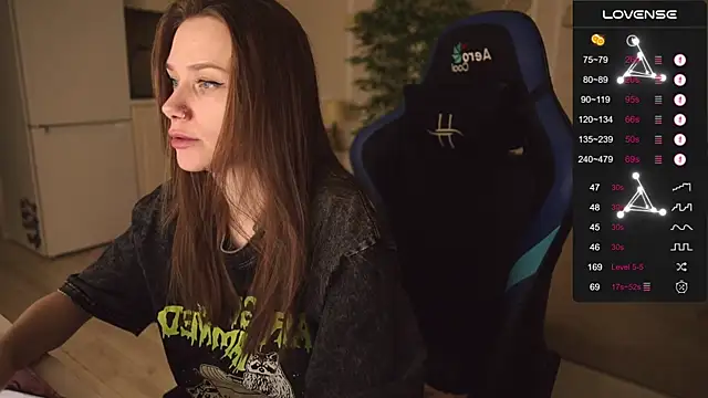 Snapshot of alexa_feels_ chatting on 10/09/25, 03:32 alexa feels online show from 10/09/25, 03:32