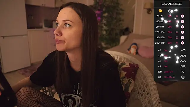 Snapshot of alexa_feels_ chatting on 10/10/25, 04:06 alexa feels online show from 10/10/25, 04:06