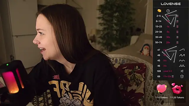 Snapshot of alexa_feels_ chatting on 10/11/25, 06:06 alexa feels online show from 10/11/25, 06:06