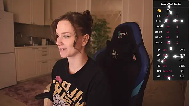 Snapshot of alexa_feels_ chatting on 10/19/25, 06:19 alexa feels online show from 10/19/25, 06:19