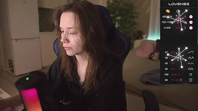 Snapshot of alexa_feels_ chatting on 11/02/25, 05:15 alexa feels online show from 11/02/25, 05:15