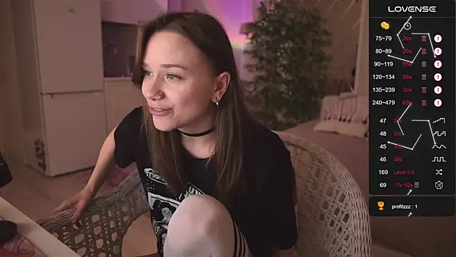 Snapshot of alexa_feels_ chatting on 11/06/25, 04:30 alexa feels online show from 11/06/25, 04:30