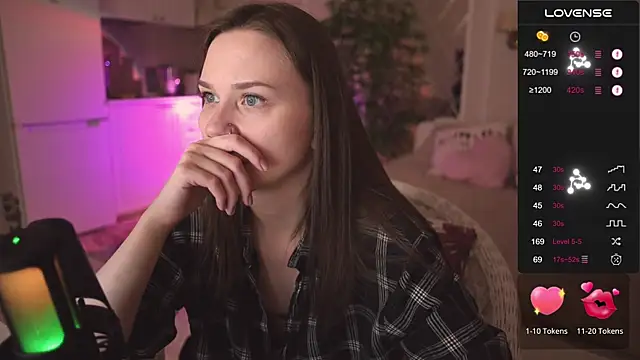 Snapshot of alexa_feels_ chatting on 11/14/25, 05:22 alexa feels online show from 11/14/25, 05:22