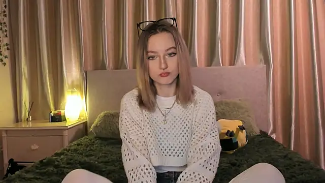 Snapshot of MiaRanki chatting on 03/22/25, 04:37 MiaRanki online show from 03/22/25, 04:37