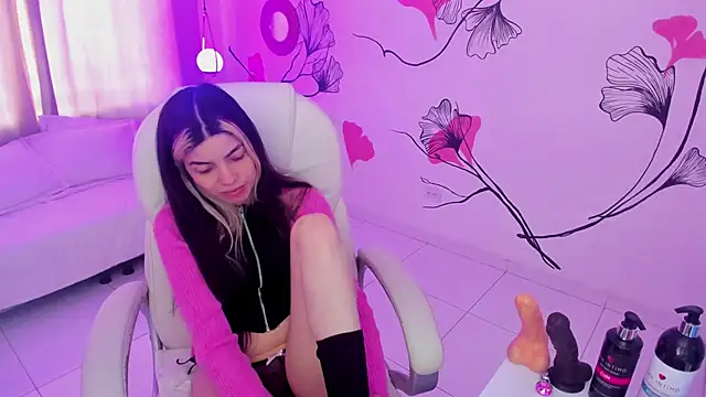 Isabela Fiorelli online show from 11/18/25, 01:04