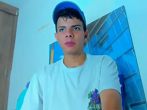 Snapshot of Alessandro_1610 chatting on 02/25/25, 12:55 Alessandro 1610 online show from 02/25/25, 12:55