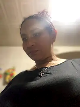Snapshot of Carola-Ross chatting on 09/19/25, 05:57 Carola-Ross online show from 09/19/25, 05:57