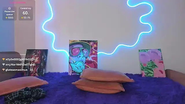 Snapshot of EvelinaLuu chatting on 03/04/25, 07:51 EvelinaLuu online show from 03/04/25, 07:51