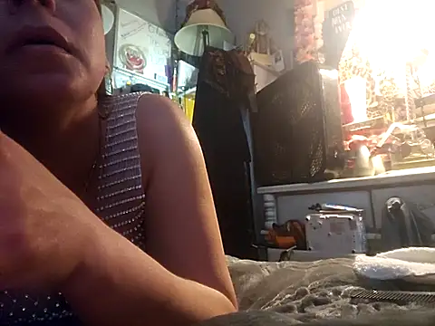 Snapshot of ShysluutGia chatting on 10/30/25, 11:00 ShysluutGia online show from 10/30/25, 11:00