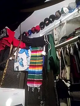 Snapshot of ShysluutGia chatting on 11/06/25, 07:31 ShysluutGia online show from 11/06/25, 07:31