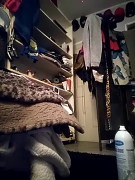 Snapshot of ShysluutGia chatting on 11/06/25, 08:43 ShysluutGia online show from 11/06/25, 08:43