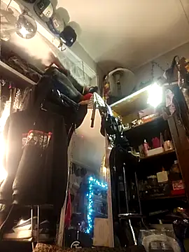 Snapshot of ShysluutGia chatting on 11/18/25, 05:45 ShysluutGia online show from 11/18/25, 05:45