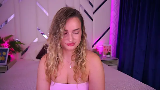 LindsieGreyy online show from 10/19/25, 07:20