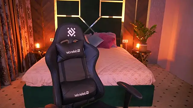 CharmMocco online show from 03/07/25, 07:30