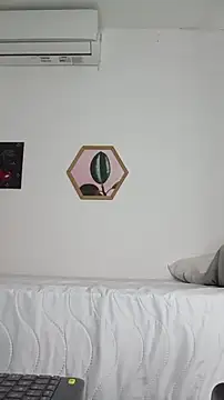 Dhalila  online show from 10/21/25, 11:11