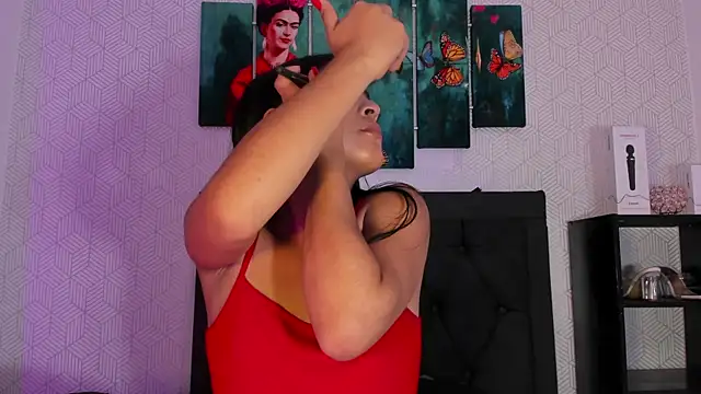 Snapshot of Selena_fox7 chatting on 10/29/25, 04:04 Selena fox7 online show from 10/29/25, 04:04