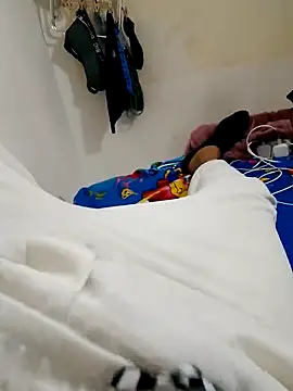 OutsizedPistol online show from 10/17/25, 08:28