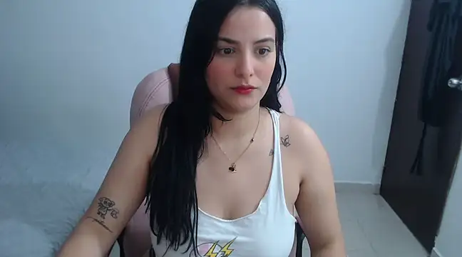 Snapshot of atenea_02_love chatting on 02/27/25, 02:32 atenea 02 love online show from 02/27/25, 02:32