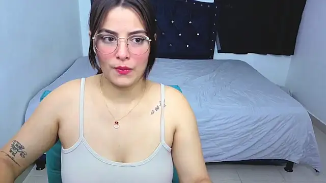 Snapshot of atenea_02_love chatting on 09/27/25, 11:21 atenea 02 love online show from 09/27/25, 11:21