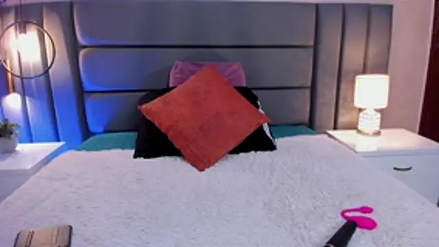 MiaHertz online show from 11/13/25, 12:42