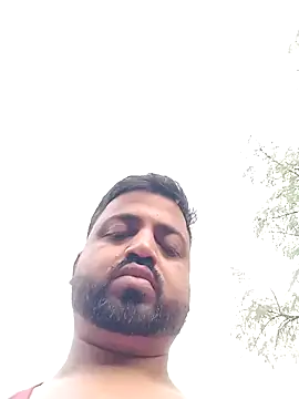 Snapshot of Vij717 chatting on 10/28/25, 01:31 Vij717 online show from 10/28/25, 01:31