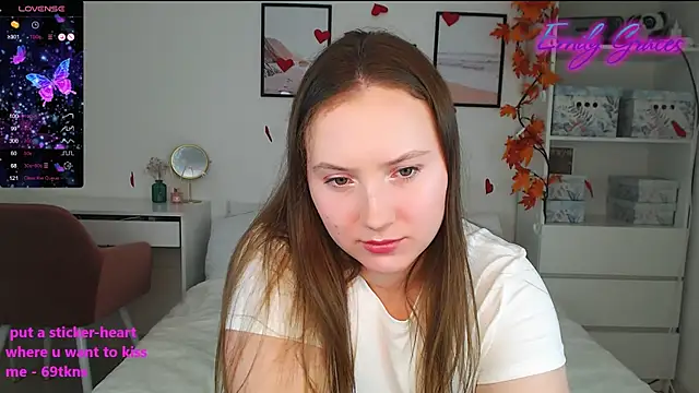 Snapshot of EmilyxxGraces chatting on 02/15/25, 12:26 EmilyxxGraces online show from 02/15/25, 12:26