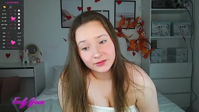 Snapshot of EmilyxxGraces chatting on 03/05/25, 01:31 EmilyxxGraces online show from 03/05/25, 01:31