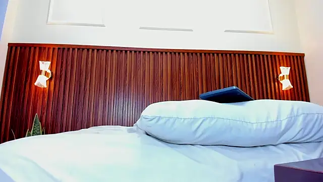 MELINAMARTINS online show from 03/06/25, 10:47