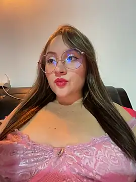 Snapshot of ValentinaOrtiz3 chatting on 03/09/25, 03:22 ValentinaOrtiz3 online show from 03/09/25, 03:22