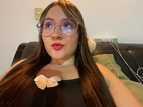Snapshot of ValentinaOrtiz3 chatting on 03/18/25, 01:32 ValentinaOrtiz3 online show from 03/18/25, 01:32
