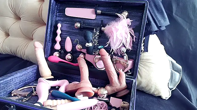 Snapshot of Chanel_Noire chatting on 03/02/25, 04:32 Chanel Noire online show from 03/02/25, 04:32