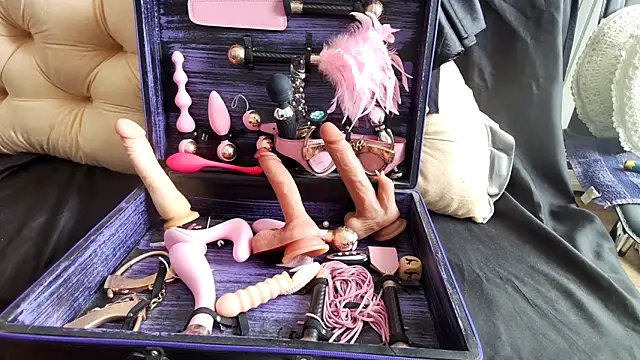 Snapshot of Chanel_Noire chatting on 03/04/25, 12:55 Chanel Noire online show from 03/04/25, 12:55