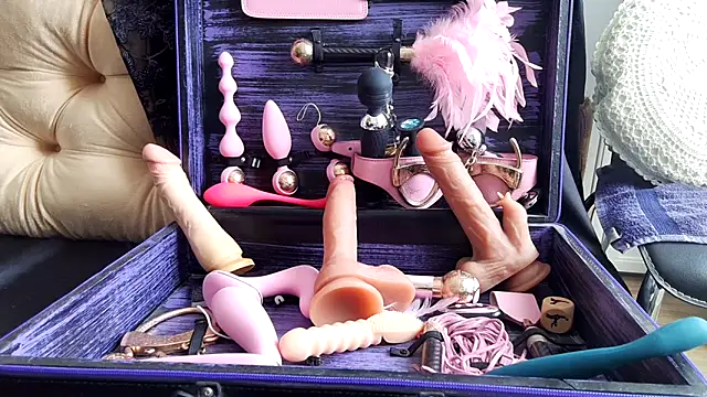 Snapshot of Chanel_Noire chatting on 03/05/25, 01:17 Chanel Noire online show from 03/05/25, 01:17