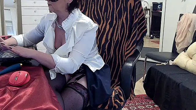 Snapshot of Chanel_Noire chatting on 03/12/25, 04:13 Chanel Noire online show from 03/12/25, 04:13